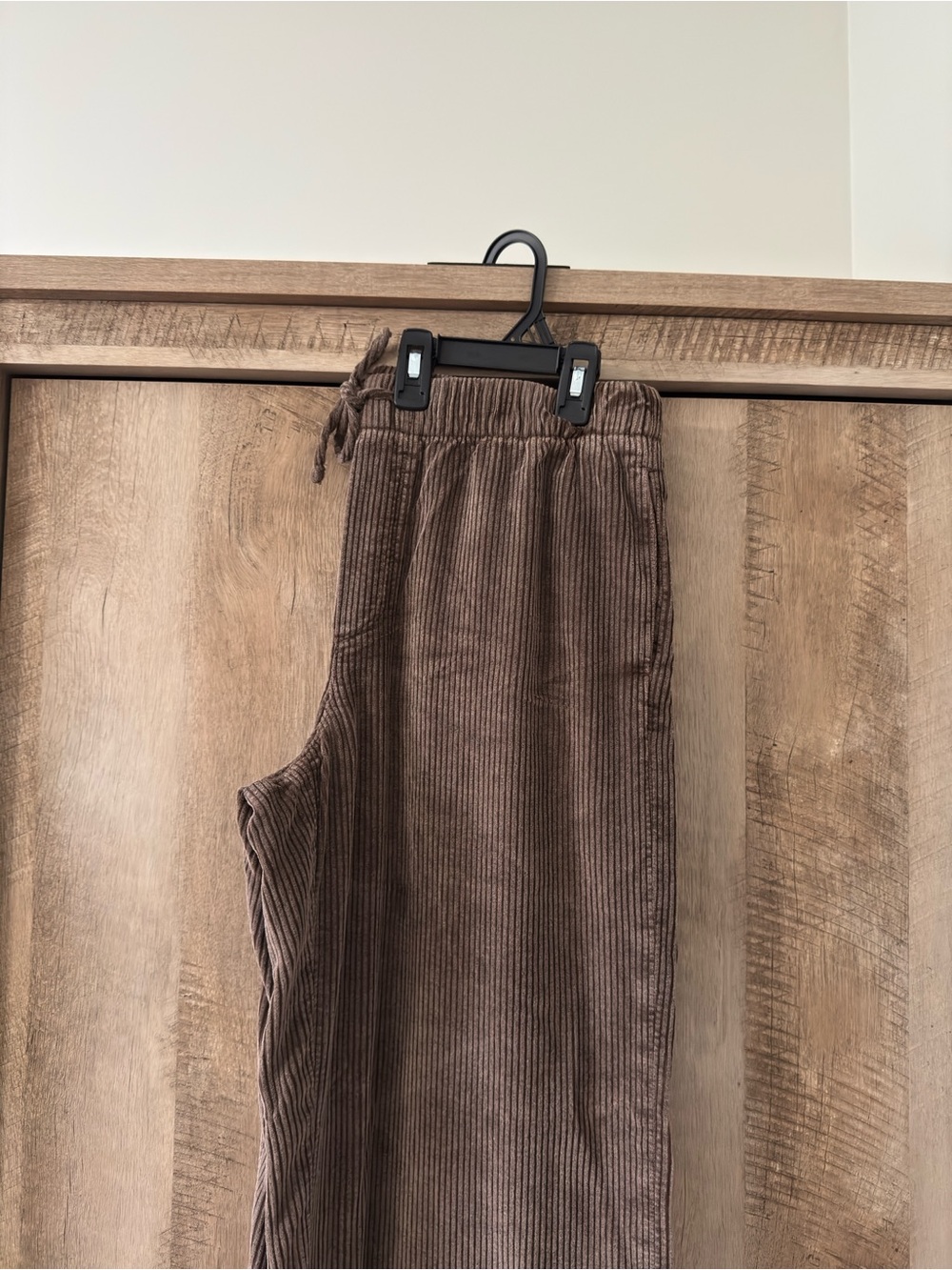 American Eagle Stretch Corduroy Low-Rise Baggy Wide Leg Pant - Picture 4 of 8